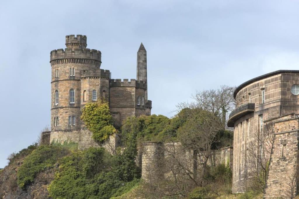 Next To The Palace And Royal Mile With Parking เอดินบะระ ภายนอก รูปภาพ